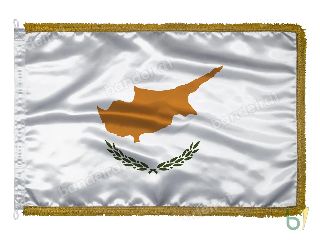 Bandeira de Chipre — cetim com franja ouro velho